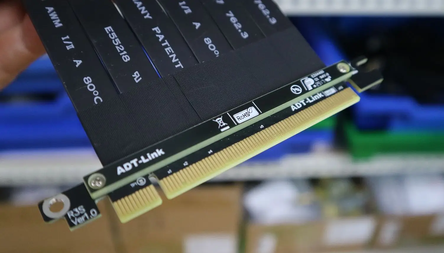 גרפיקה כרטיס הרחבה כבל PCI-E 3.0x16 אנכית ממוקם בתוך המארז PCIe 16x